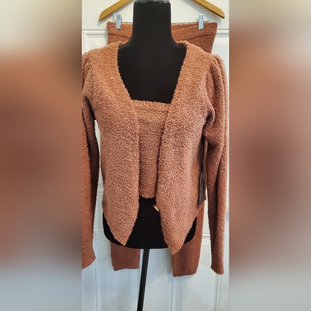 3 Piece Crop Top Sweater and Pant set - Picture 9 of 10